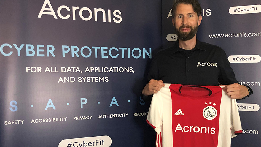 acronis-nieuwe-naam-op-shirt-ajax-jeugd-3