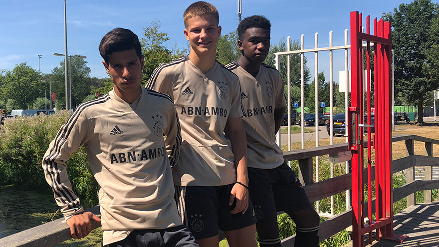 dit-zijn-de-nieuwe-aanwinsten-van-ajax-o19