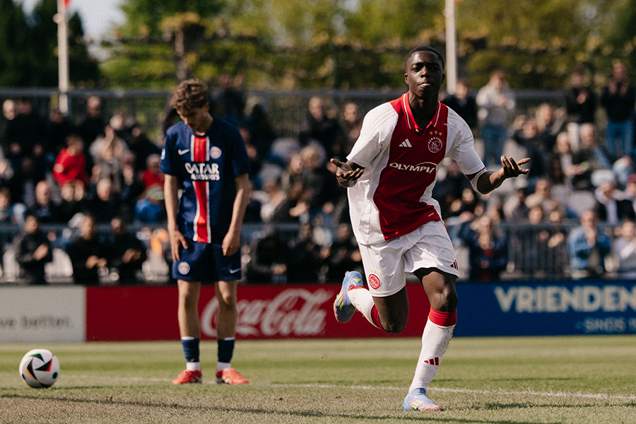 Ajax PSG 18