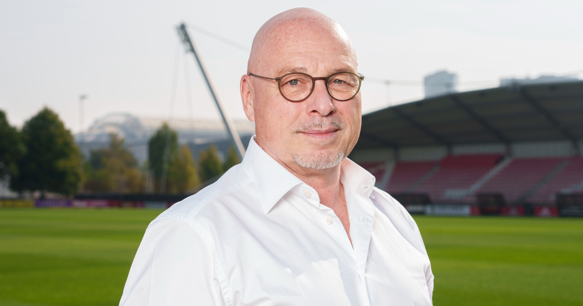 Ajax appoints Maurits Hendriks