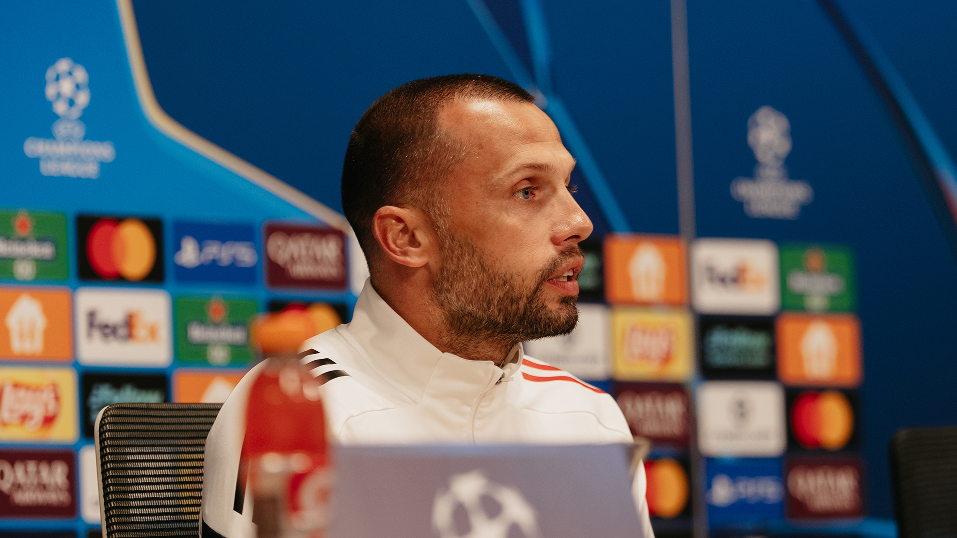 Press conference in the run-up to Chelsea - | Follow Ajax live