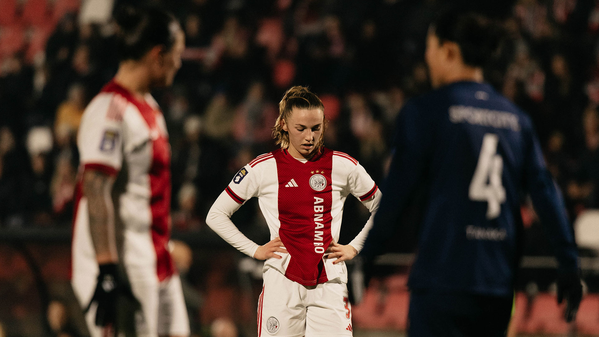 Ajax Vrouwen geen koploper meer na verlies in eigen huis