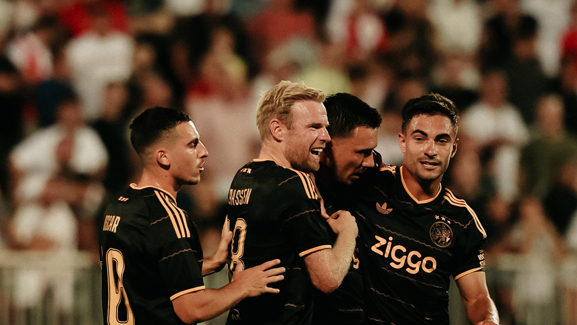 Luister naar FC Sion - Ajax via Ajax Radio