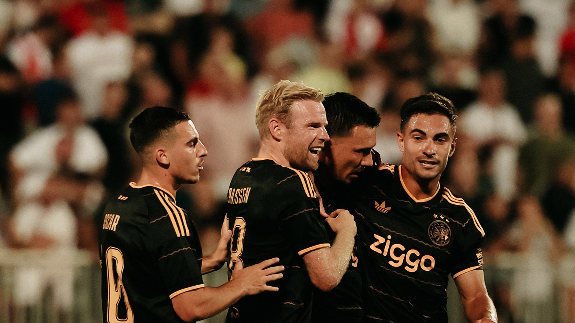Ajax Header Radio 1920