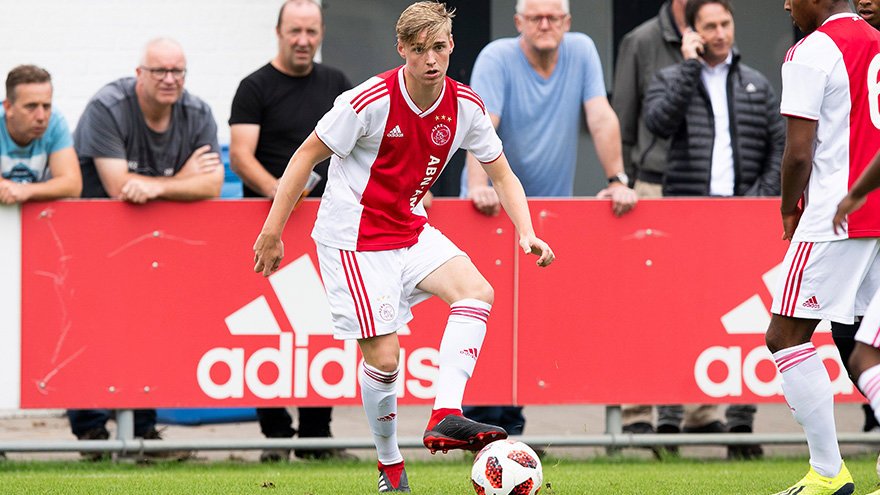 heitinga-selecteert-7-nieuwe-namen-voor-uefa-youth-league
