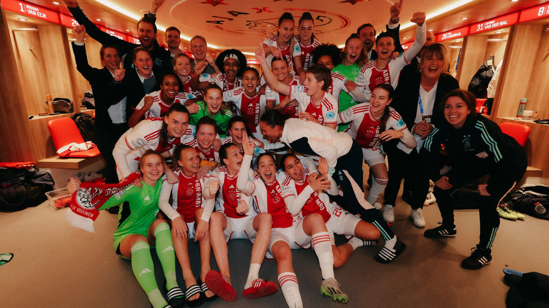 Seizoensoverzicht Ajax Vrouwen | UWCL-succes en bekerwinst