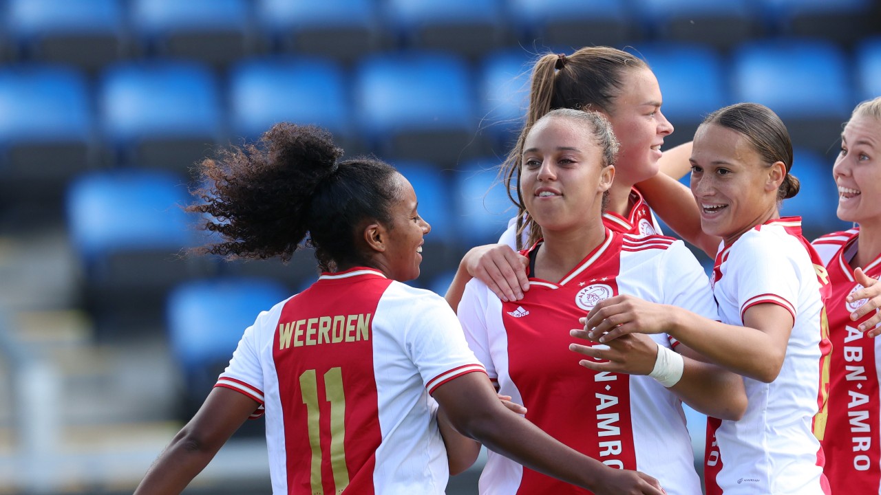 Ajax Vrouwen tellen af voor topper tegen Arsenal 