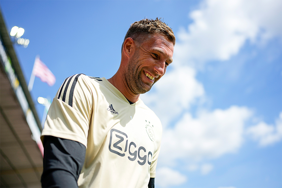 Stekelenburg Warming Up 900