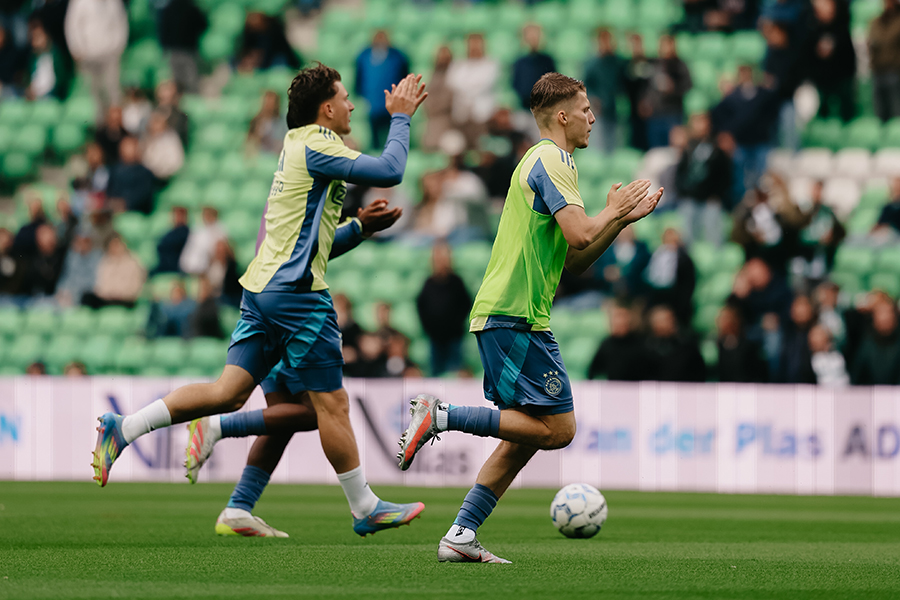 Warmingupajaxbijgroningen