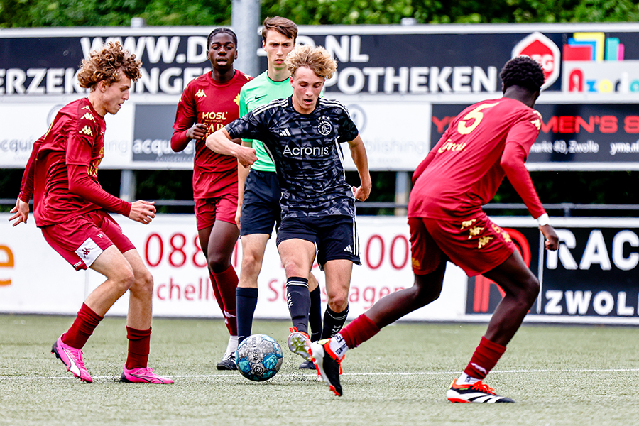 Ajax Metz 5