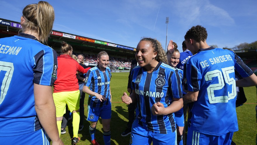Soccerdonna on X: .@AjaxVrouwen win their 5️⃣th KNVB Beker Cup by beating @PSV_Vrouwen with 2:1. ⚪️🔴 Ajax's men's team lost to PSV men's in yesterday's cup final, so it's a successful revenge.