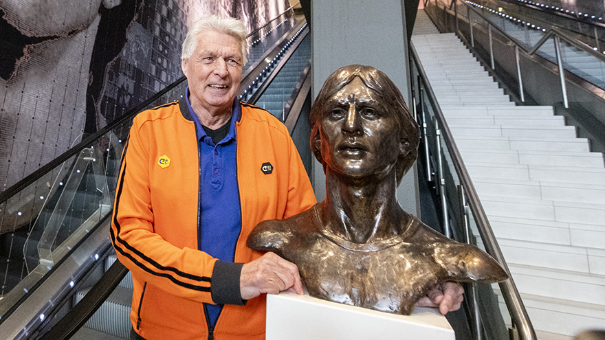 fotos-onthulling-johan-cruijff-wand-borstbeeld-2