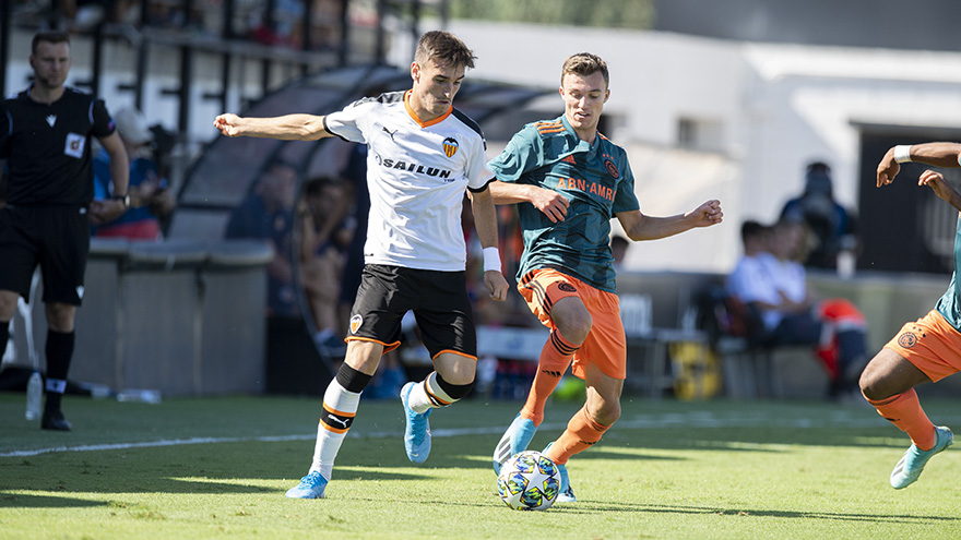 ajax-o19-blijft-foutloos-in-uyl-na-zege-op-valencia-2