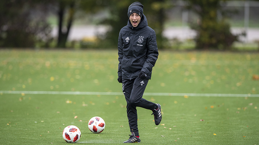 laatste-training-ajax-vrouwen-voor-vlucht-naar-lyon-16