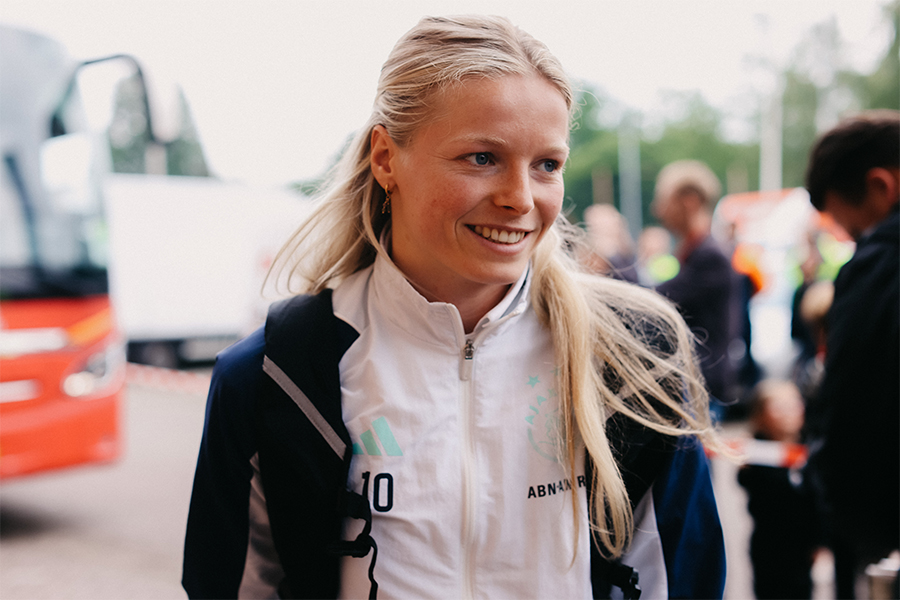 Aankomstajaxvrouwen1