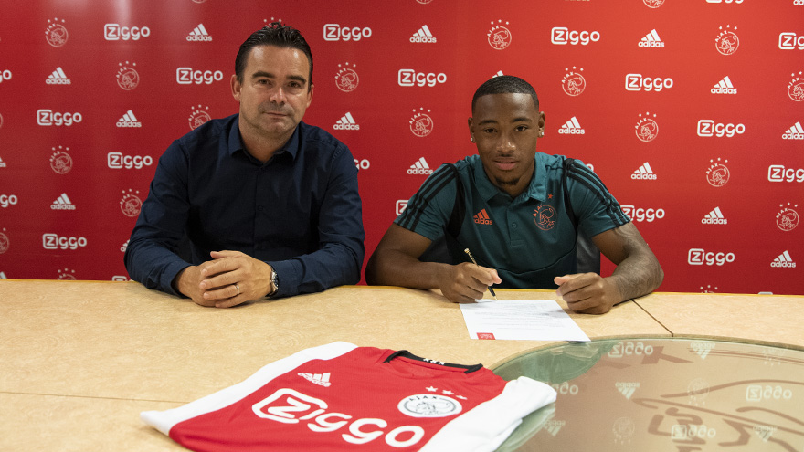 ajax-huurt-juan-castillo-van-chelsea-2