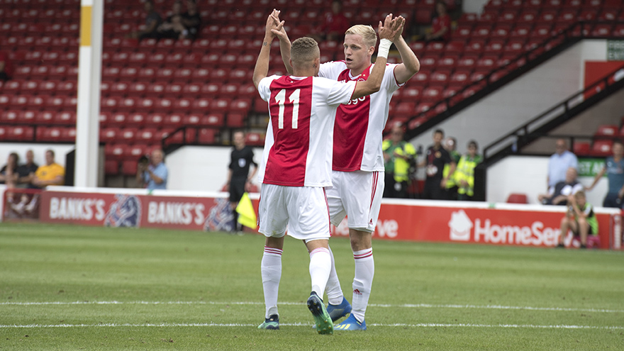 ajax-gelijk-tegen-wolves-rentree-daley-blind-6