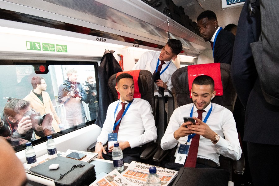 Ziyech Mazraoui 900 2019 11 26 Ajax Trein 029