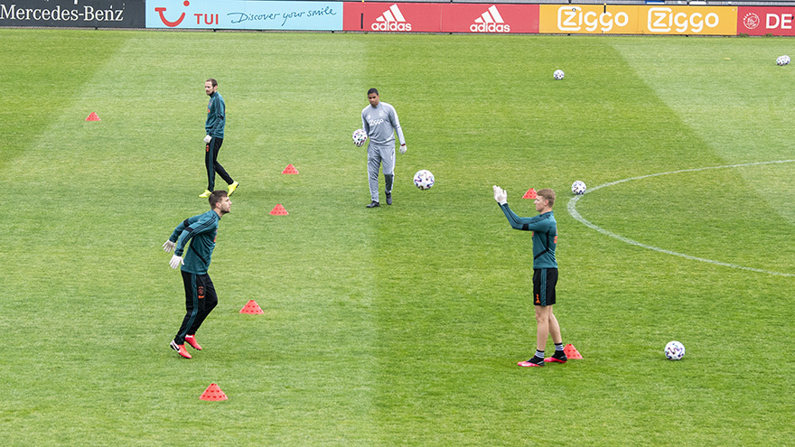 fotos-ajacieden-hervatten-training-in-drietallen-12