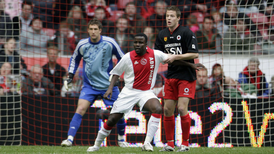 kuffour-maakte-in-1995-als-bayern-speler-pijnlijk-kennis-met-ajax--3