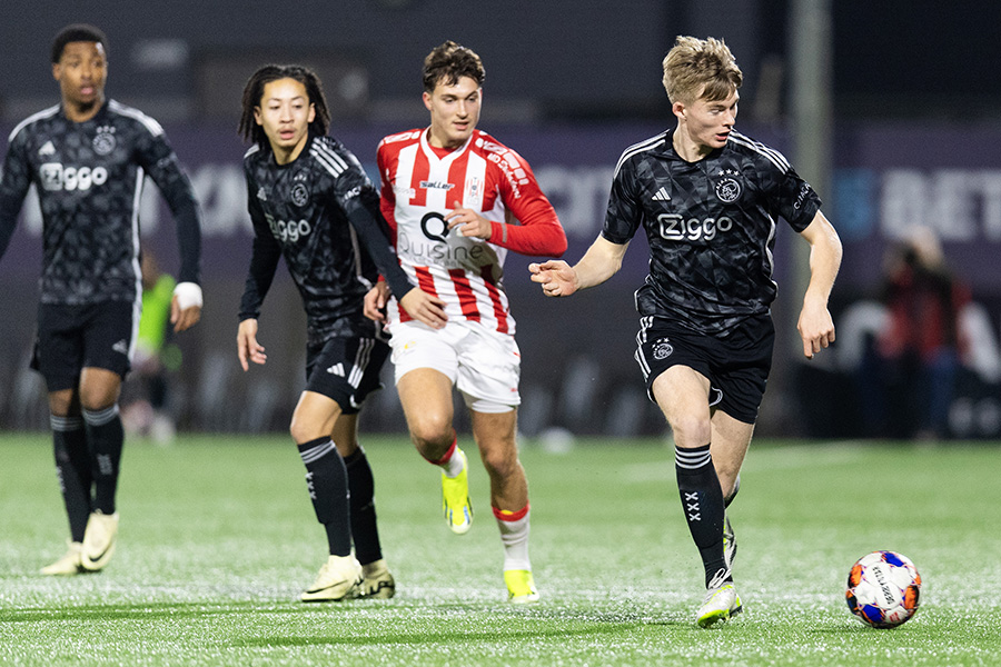 Verslag | Jong Ajax onderuit bij Top Oss