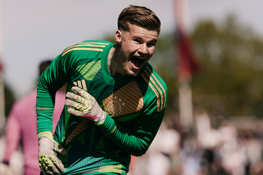 Ajax Athletic 900 4