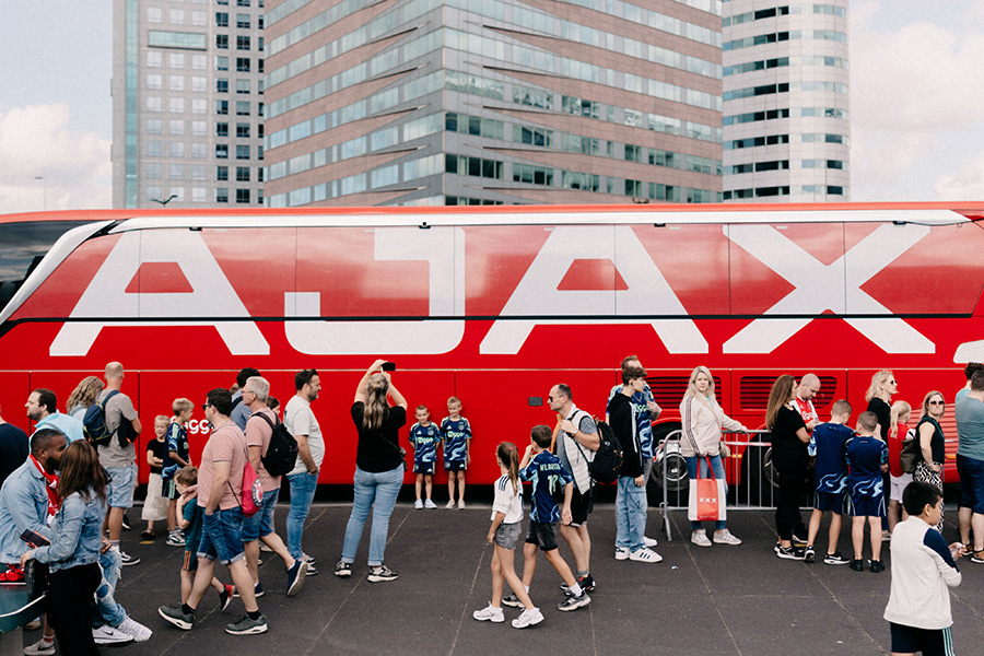 Bus AJAX 900