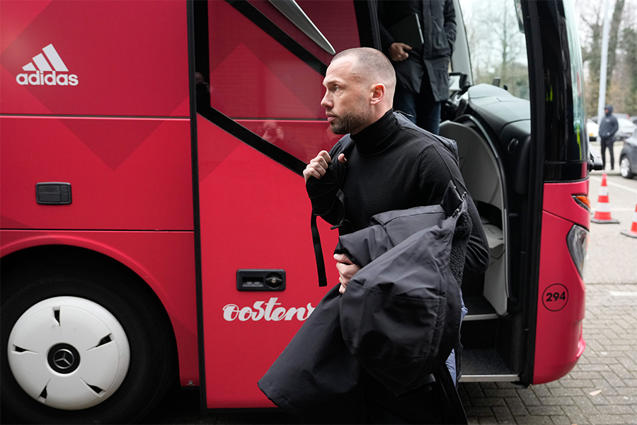 Heitinga Uit De Bus 900
