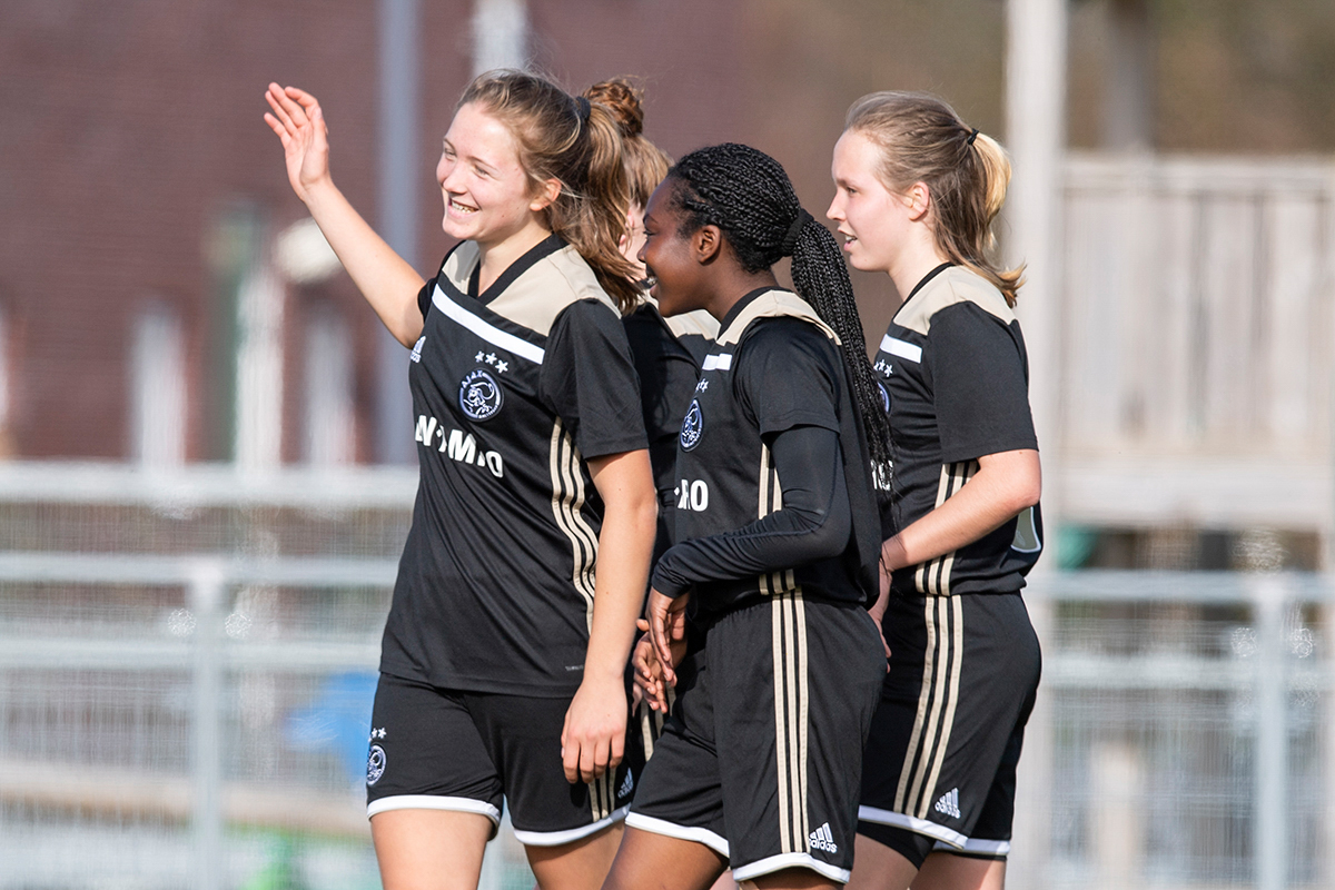 Jonna Van De Velde100 24