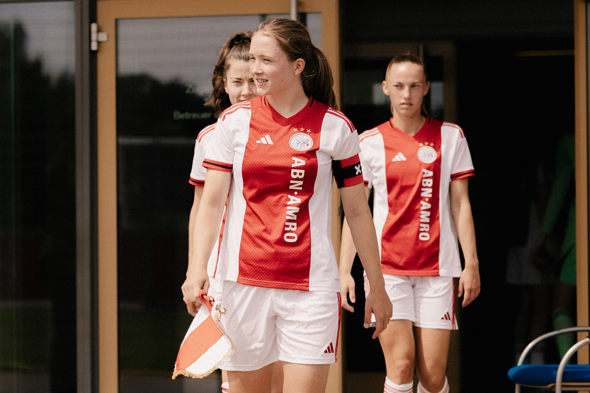 Jonna Van De Velde100 04