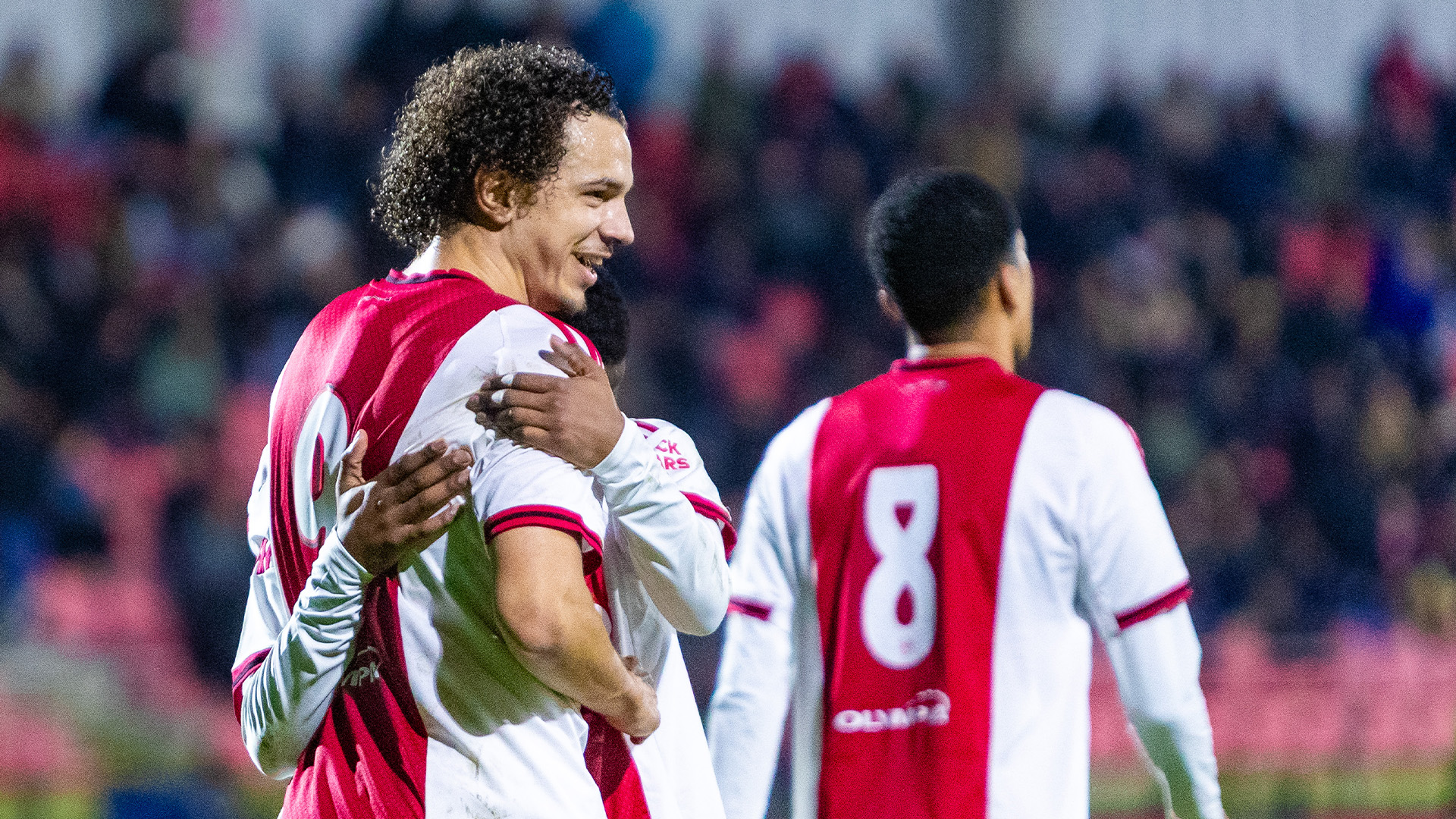 Jong Ajax wint overtuigend met 5-1 van Helmond Sport