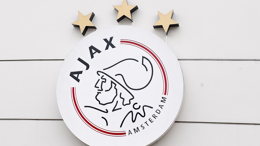ajax-bestraft-vanwege-wangedrag-supporters