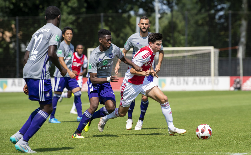 liveblog-nederlaag-ajax-anderlecht-spits-eert-nouri-28