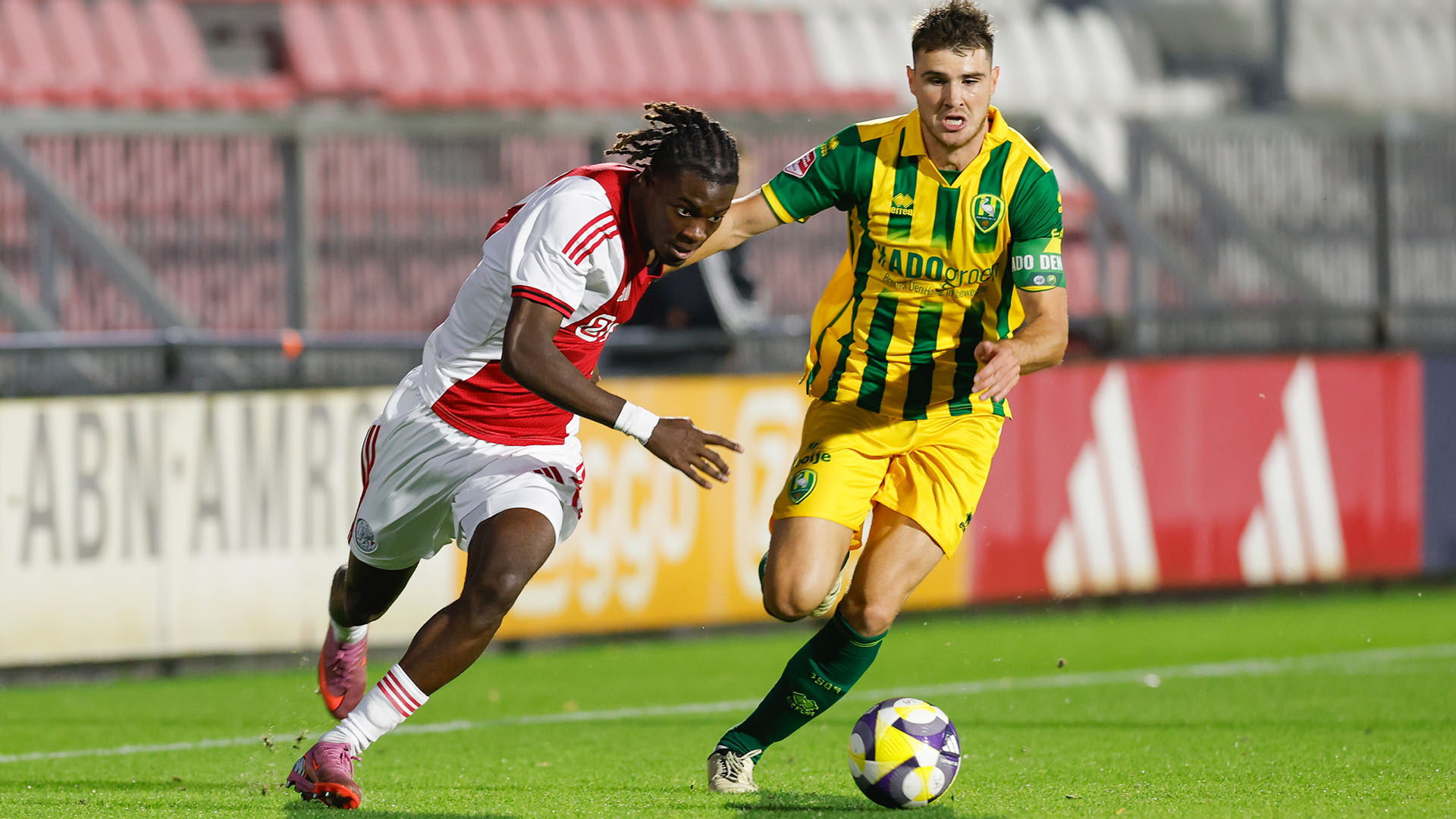 Jong Ajax verliest in eigen huis van ADO Den Haag