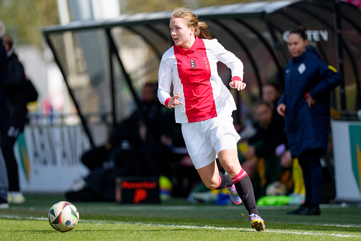 Jonna Van De Velde100 06